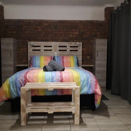 Meadows Guesthouse Germiston Bagian luar foto