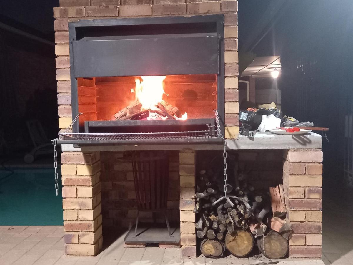 Meadows Guesthouse Germiston Bagian luar foto