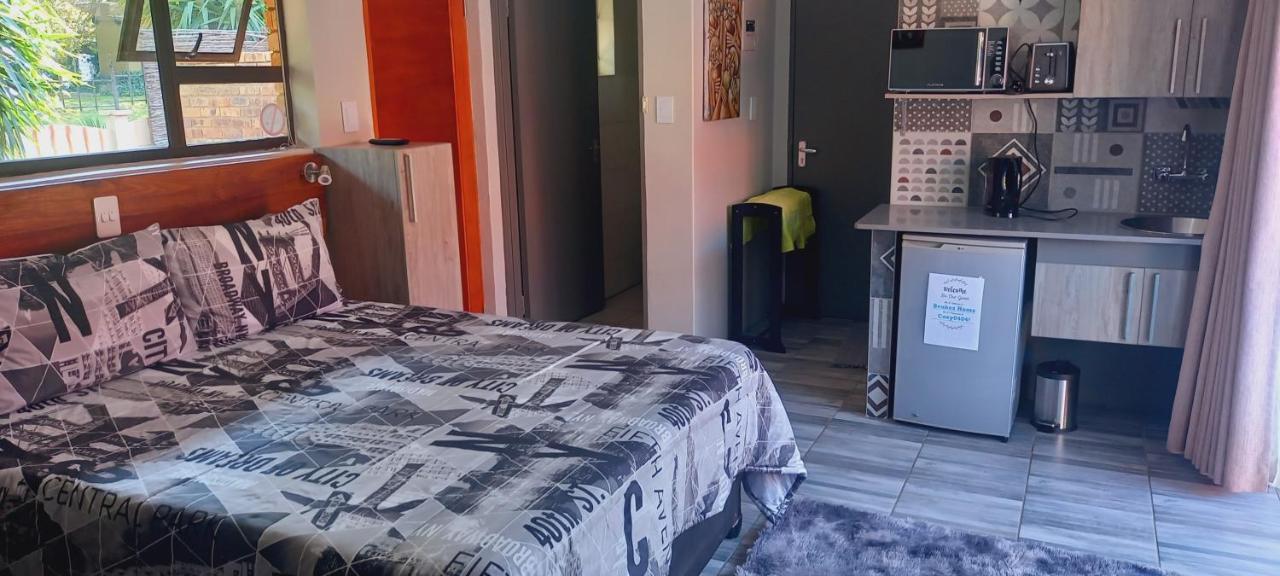 Meadows Guesthouse Germiston Bagian luar foto