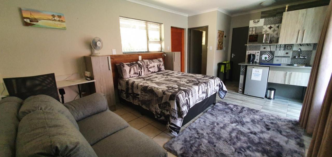 Meadows Guesthouse Germiston Bagian luar foto