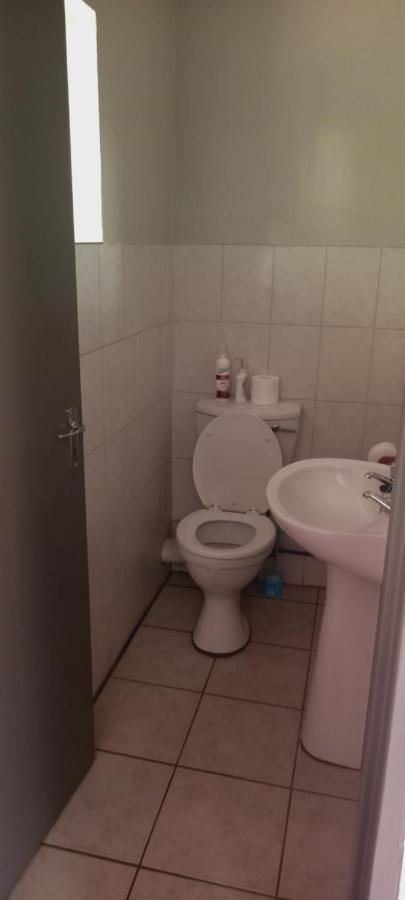 Meadows Guesthouse Germiston Bagian luar foto