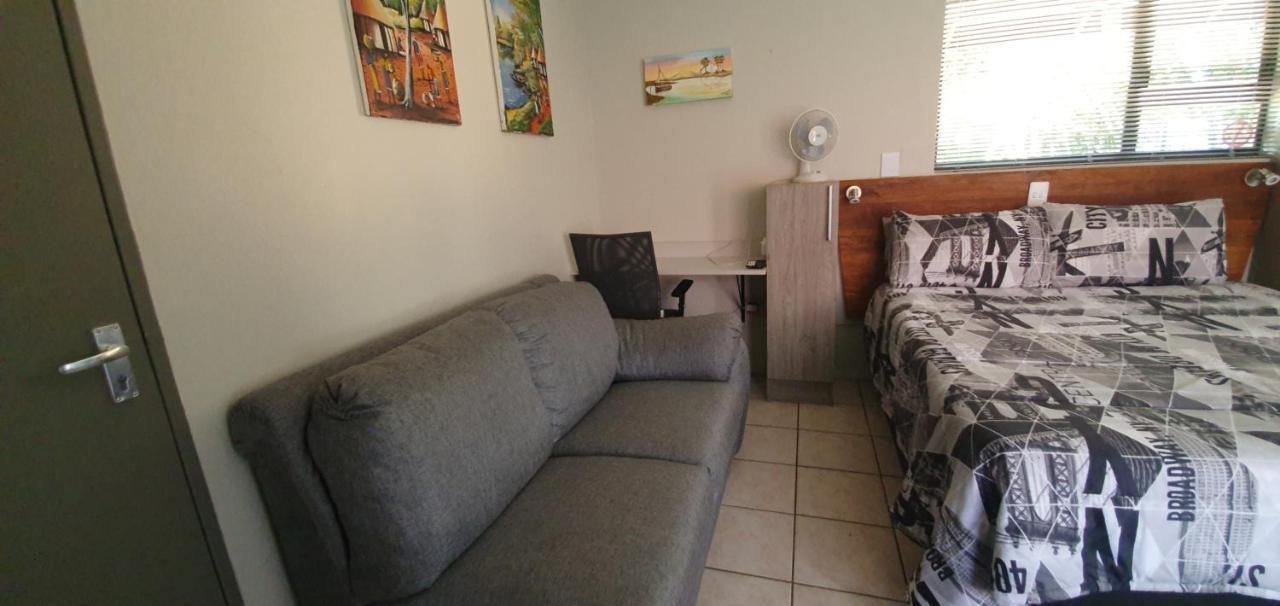 Meadows Guesthouse Germiston Bagian luar foto