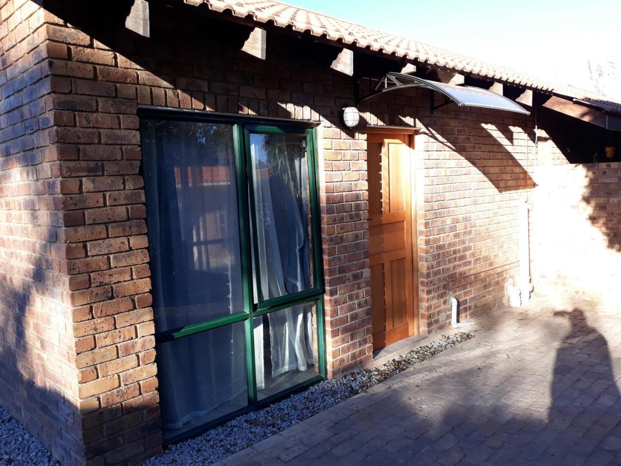 Meadows Guesthouse Germiston Bagian luar foto